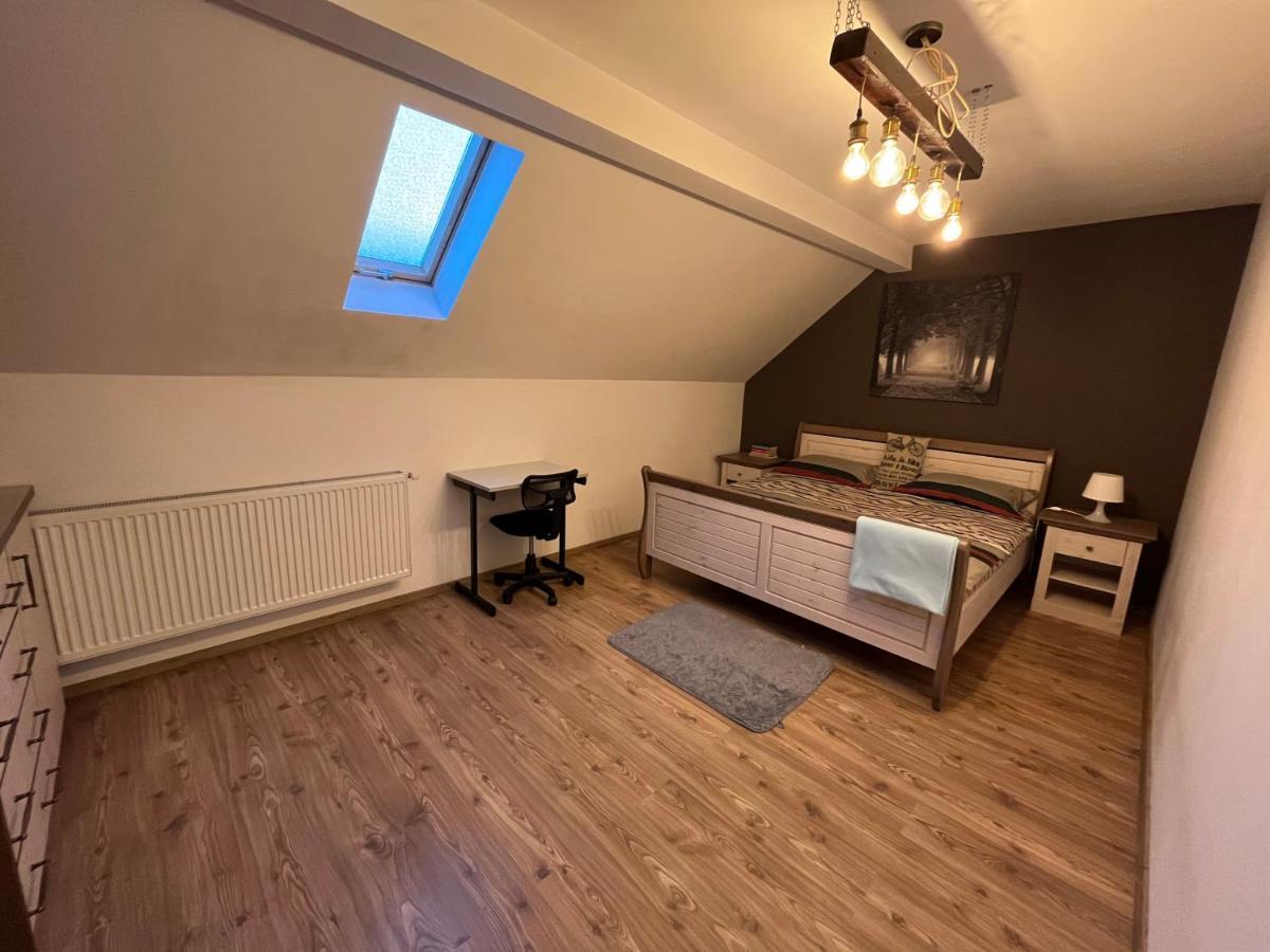O Mansarda Intima :) - The Intimate Attic :) Apartment Bragadiru Luaran gambar